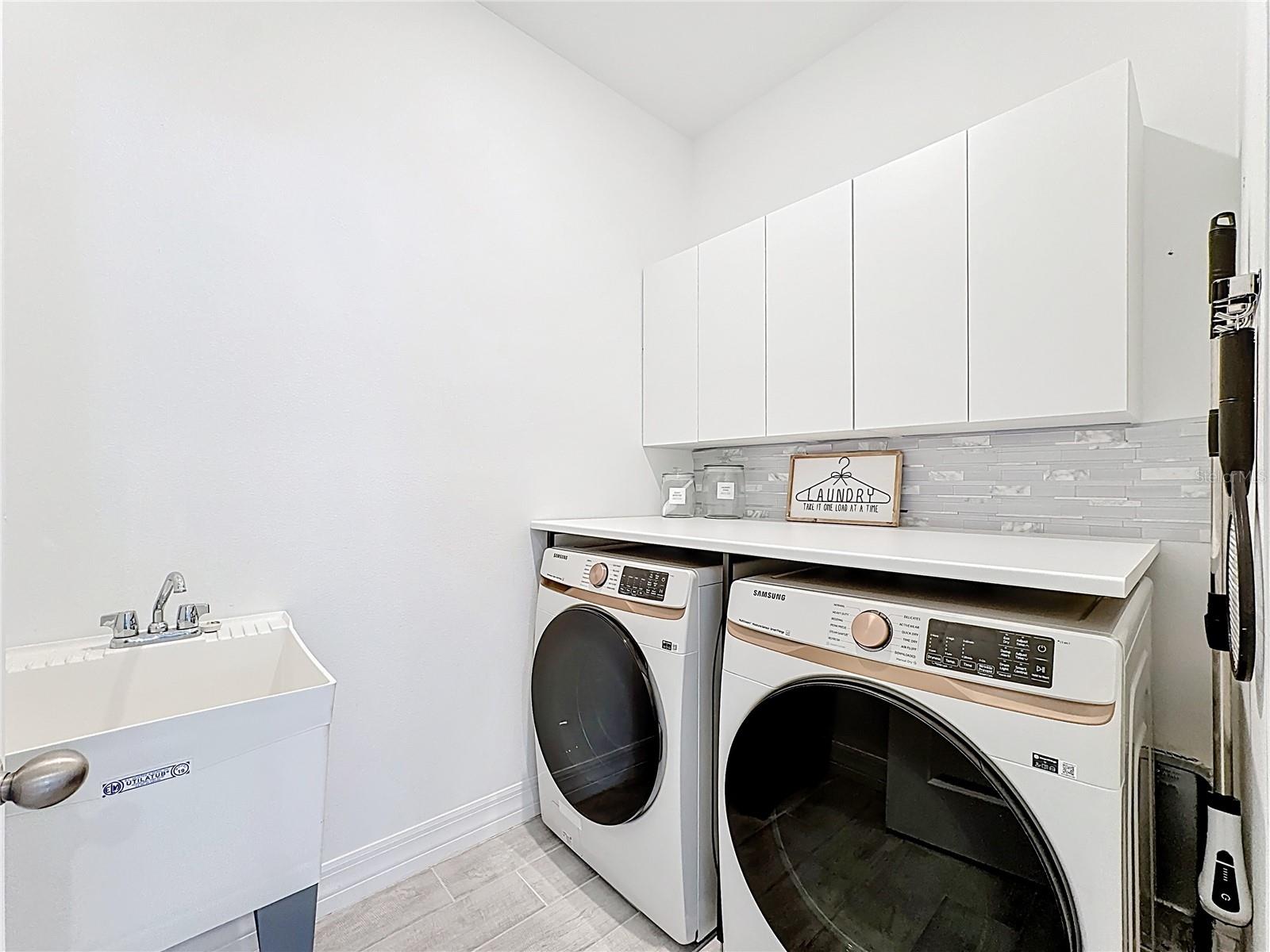 PRAIRIE OAKS - Residential Lease