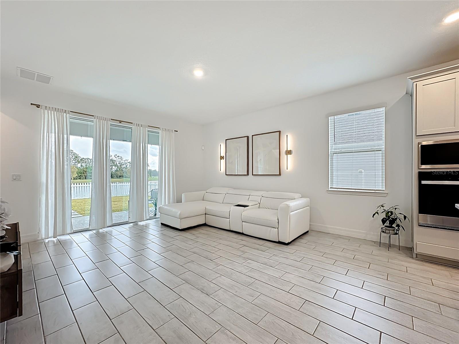 PRAIRIE OAKS - Residential Lease