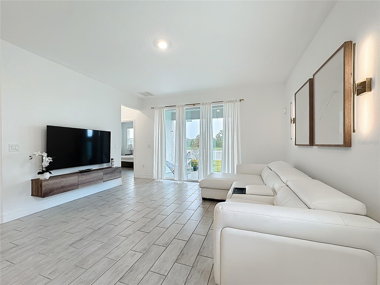 PRAIRIE OAKS - Residential Lease