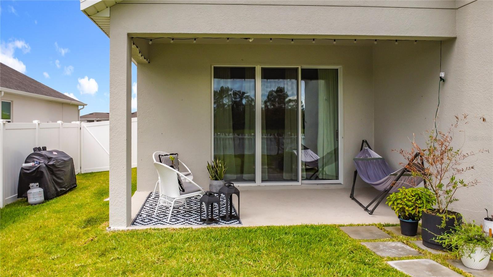 PRAIRIE OAKS - Residential Lease