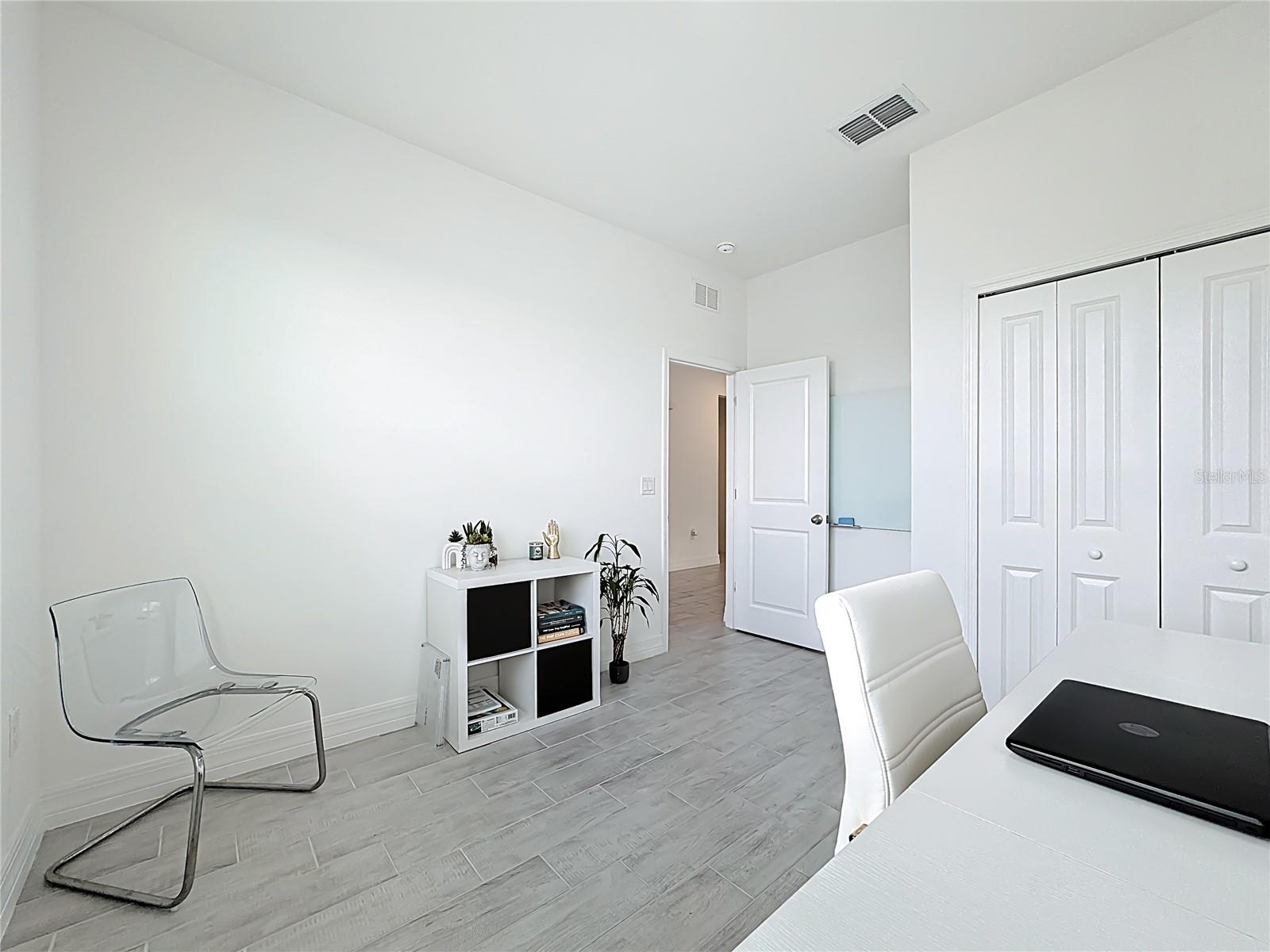PRAIRIE OAKS - Residential Lease