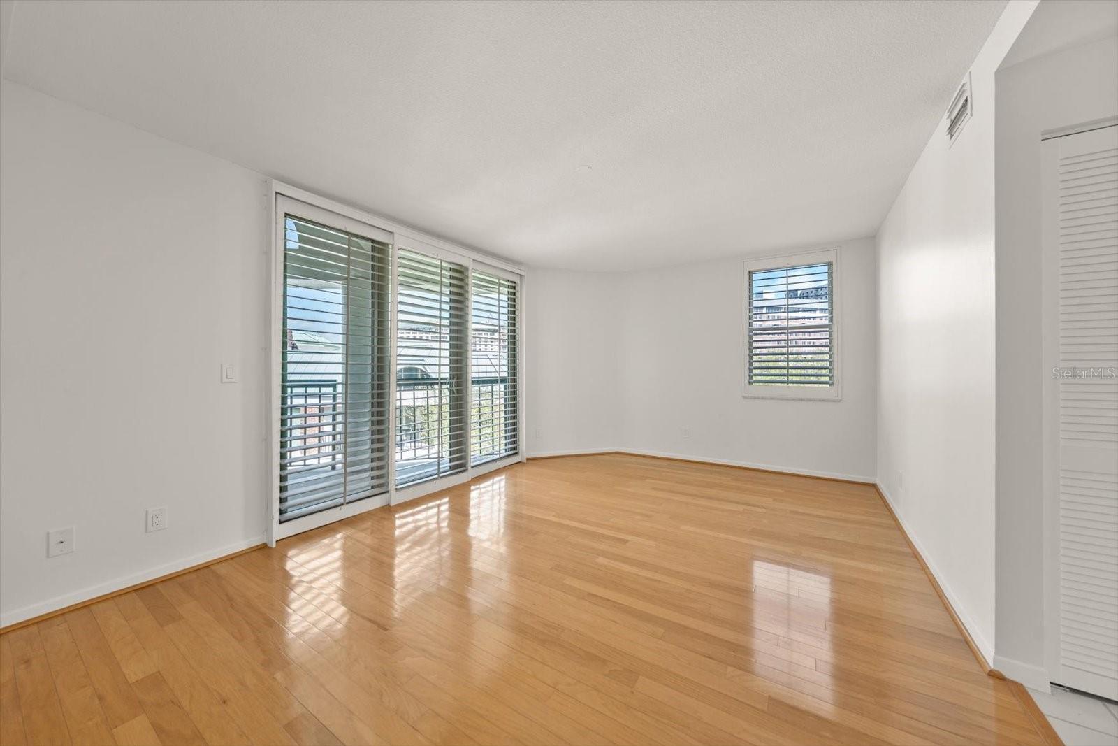 SEDDON COVE A CONDO PHAS - Residential