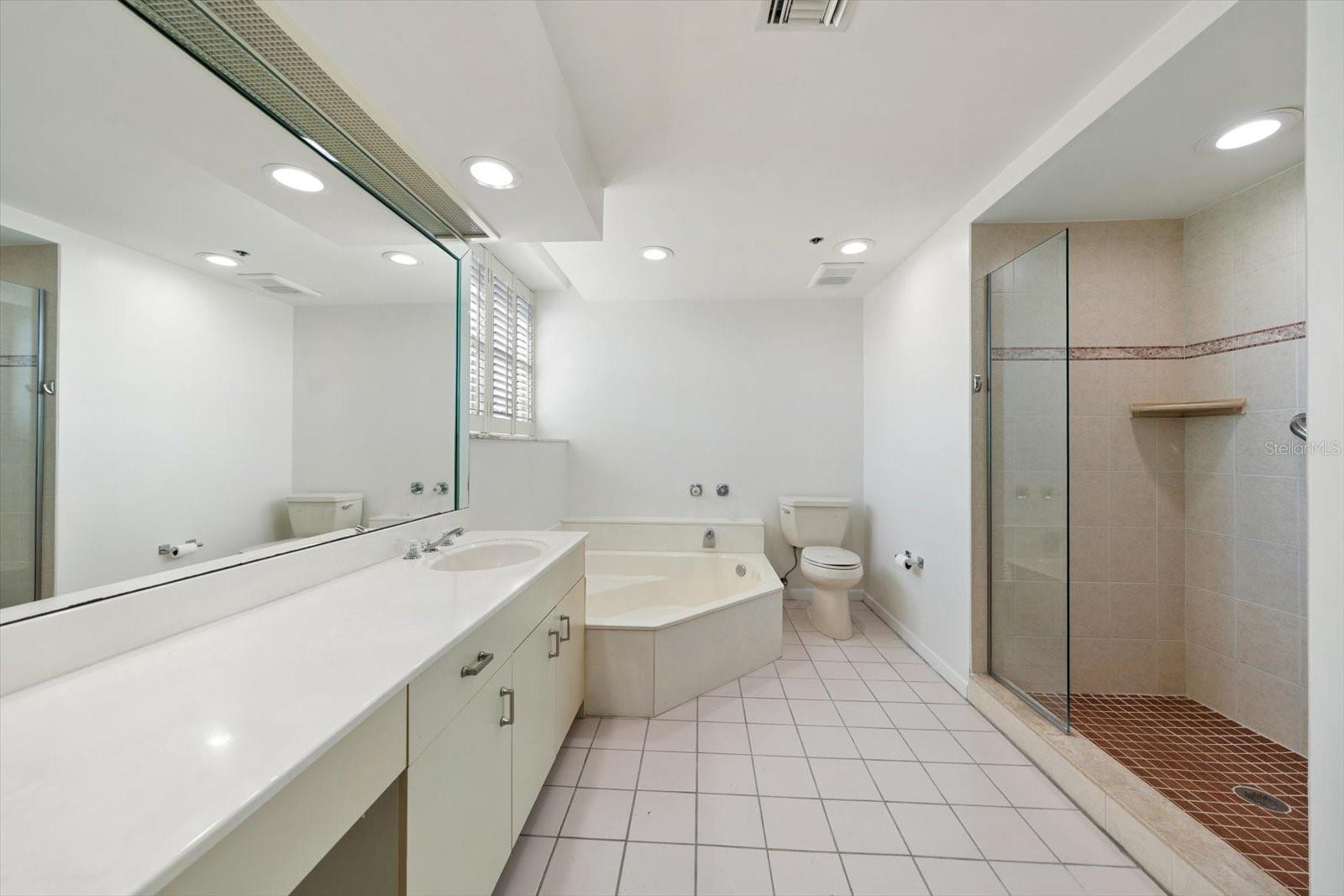 SEDDON COVE A CONDO PHAS - Residential