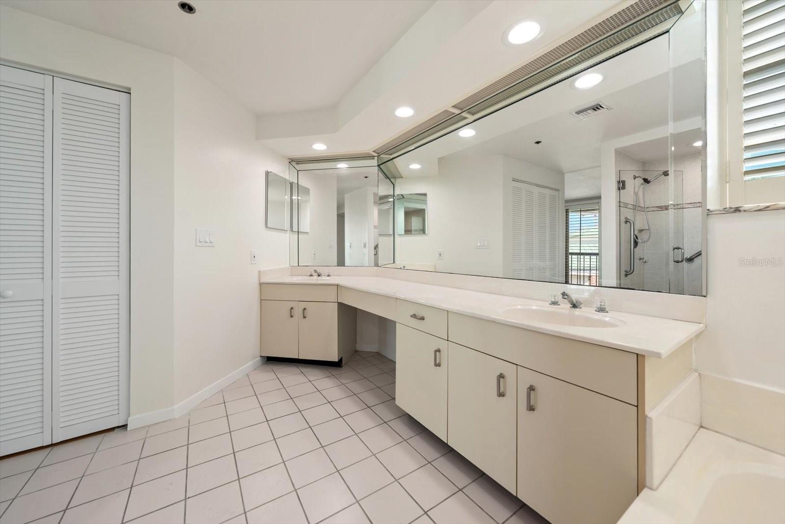 SEDDON COVE A CONDO PHAS - Residential