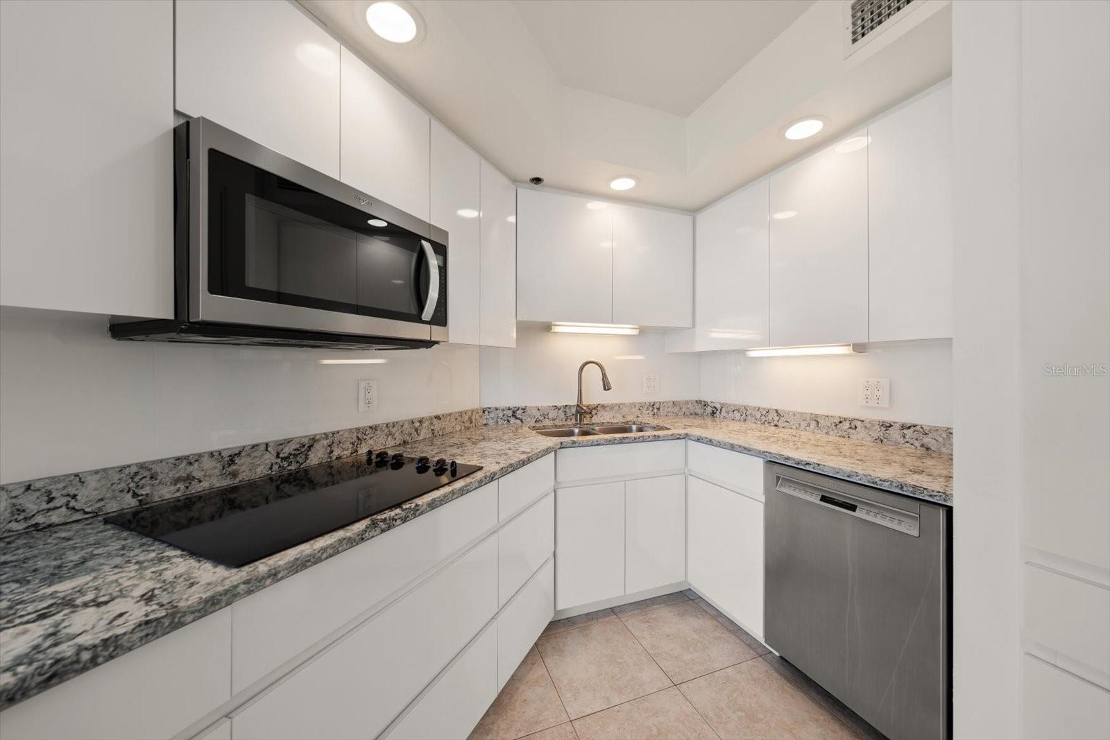 SEDDON COVE A CONDO PHAS - Residential