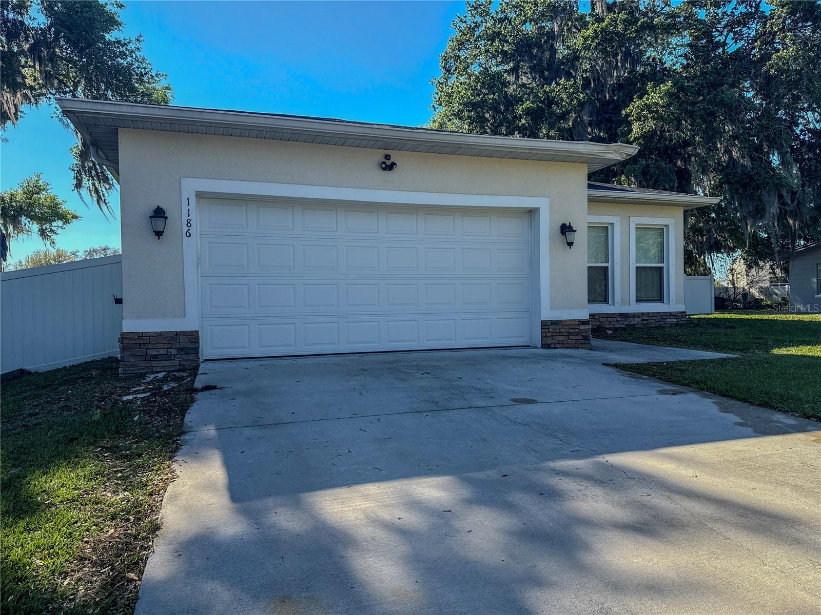 MOSS OAKS - Residential