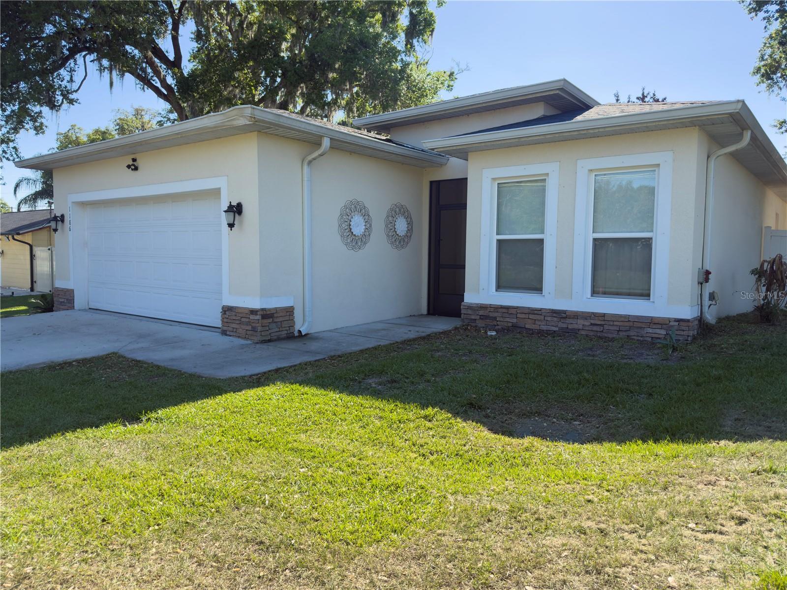 MOSS OAKS - Residential