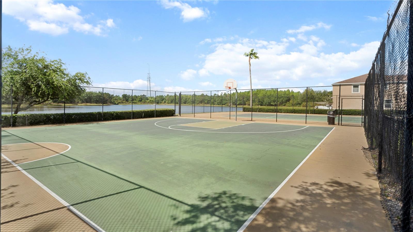 SAVANNAH LNDGS - Residential