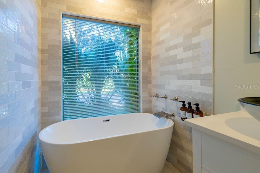 LAKE CANE SHORES - Residential