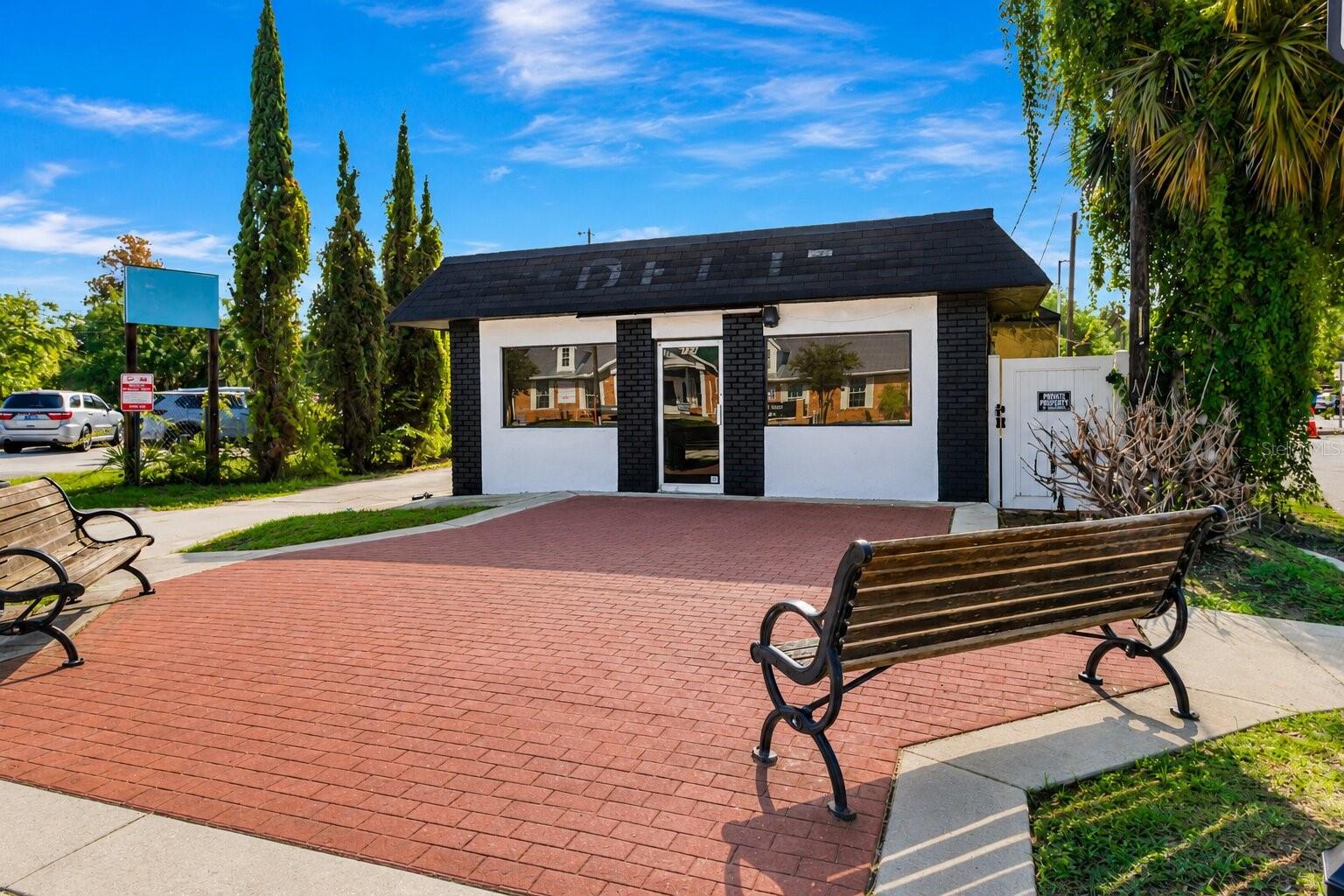 124 N APOPKA AVENUE
