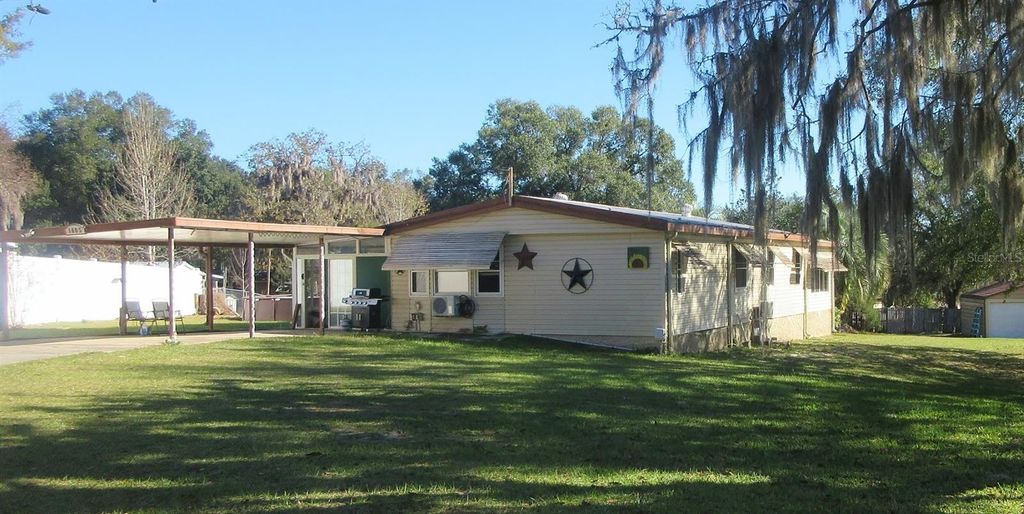 Photo of 1605 SE 160th Court, Ocklawaha, FL 32179 (MLS # OM715189)