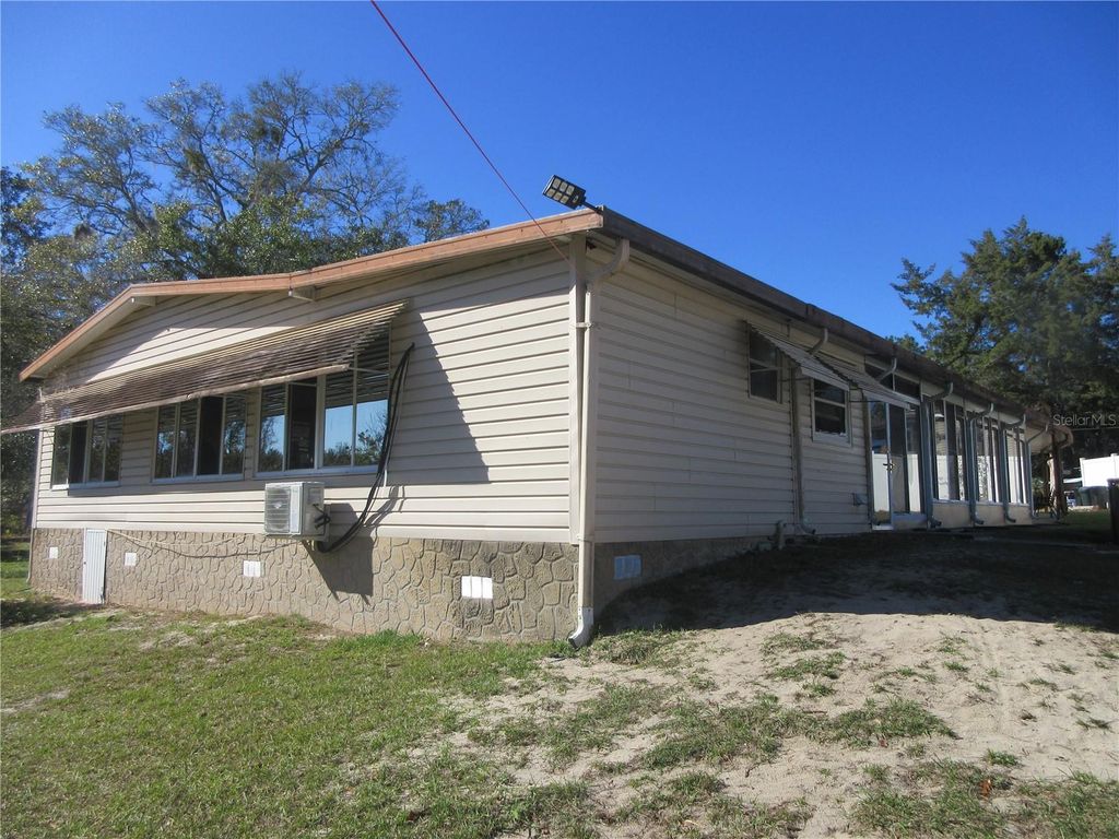 Photo of 1605 SE 160th Court, Ocklawaha, FL 32179 (MLS # OM715189)