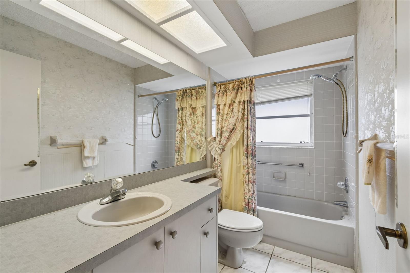 HERITAGE LAKE - Residential