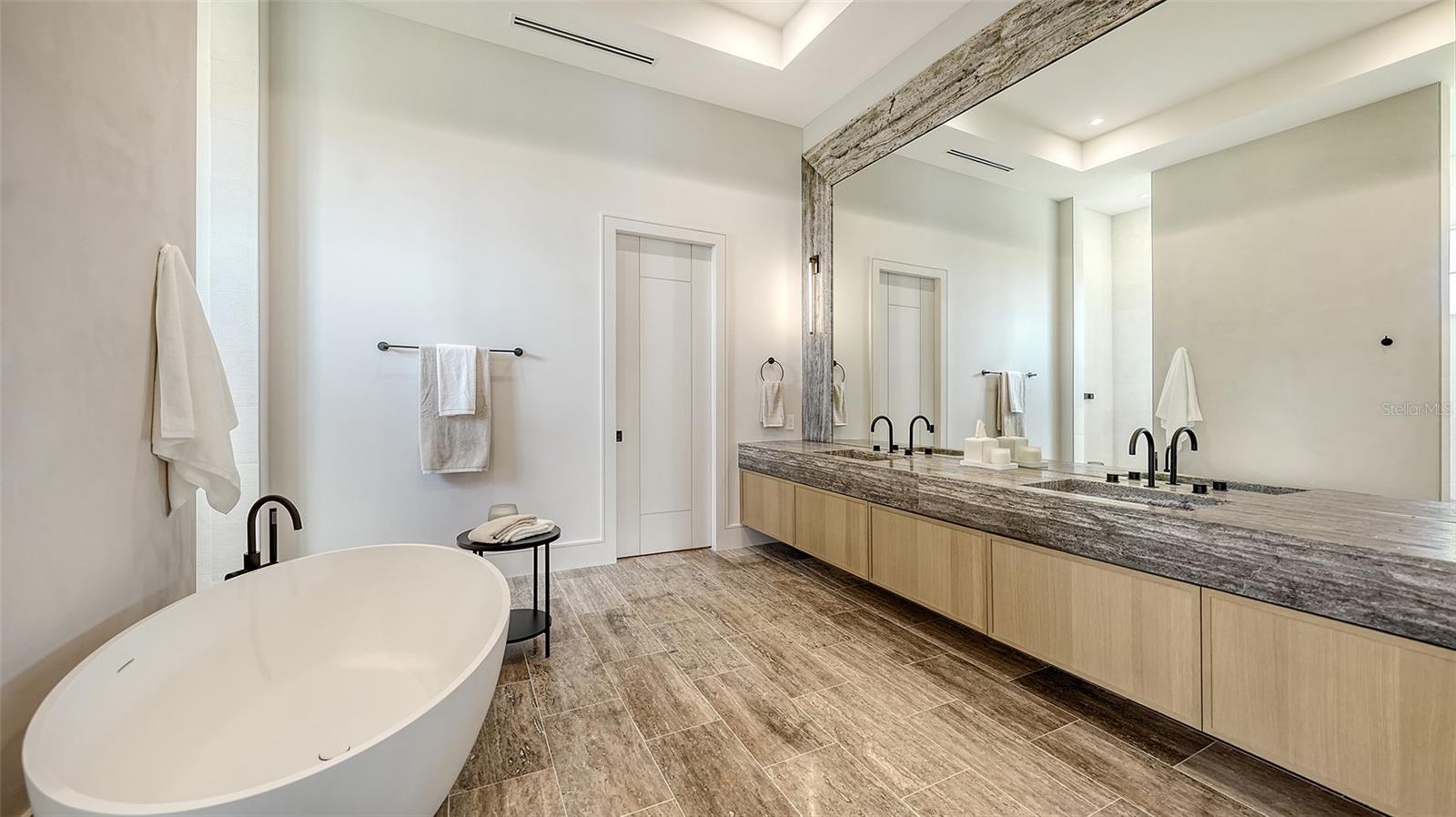 LAKE CLUB PH II - Residential