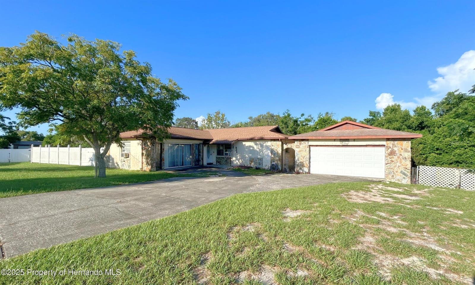 Investor Special or Renovation Opportunity! This 3-bedroom, 2-bath, 1,721 sqft home offers endless potential with a cozy fireplace, separate 2-car garage, and new roof (2023). Perfect for investors or buyers using a 203K renovation loan to create their dream home. Spacious floor plan, large yard, and an unbeatable location near schools, shopping, parks, restaurants, a movie theater, and Weeki Wachee State Park. Don't miss this opportunity!