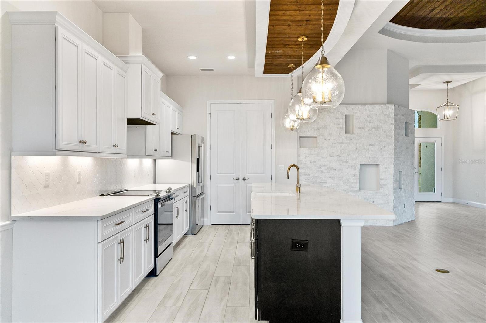 MARINA DEL PALMA - Residential Lease