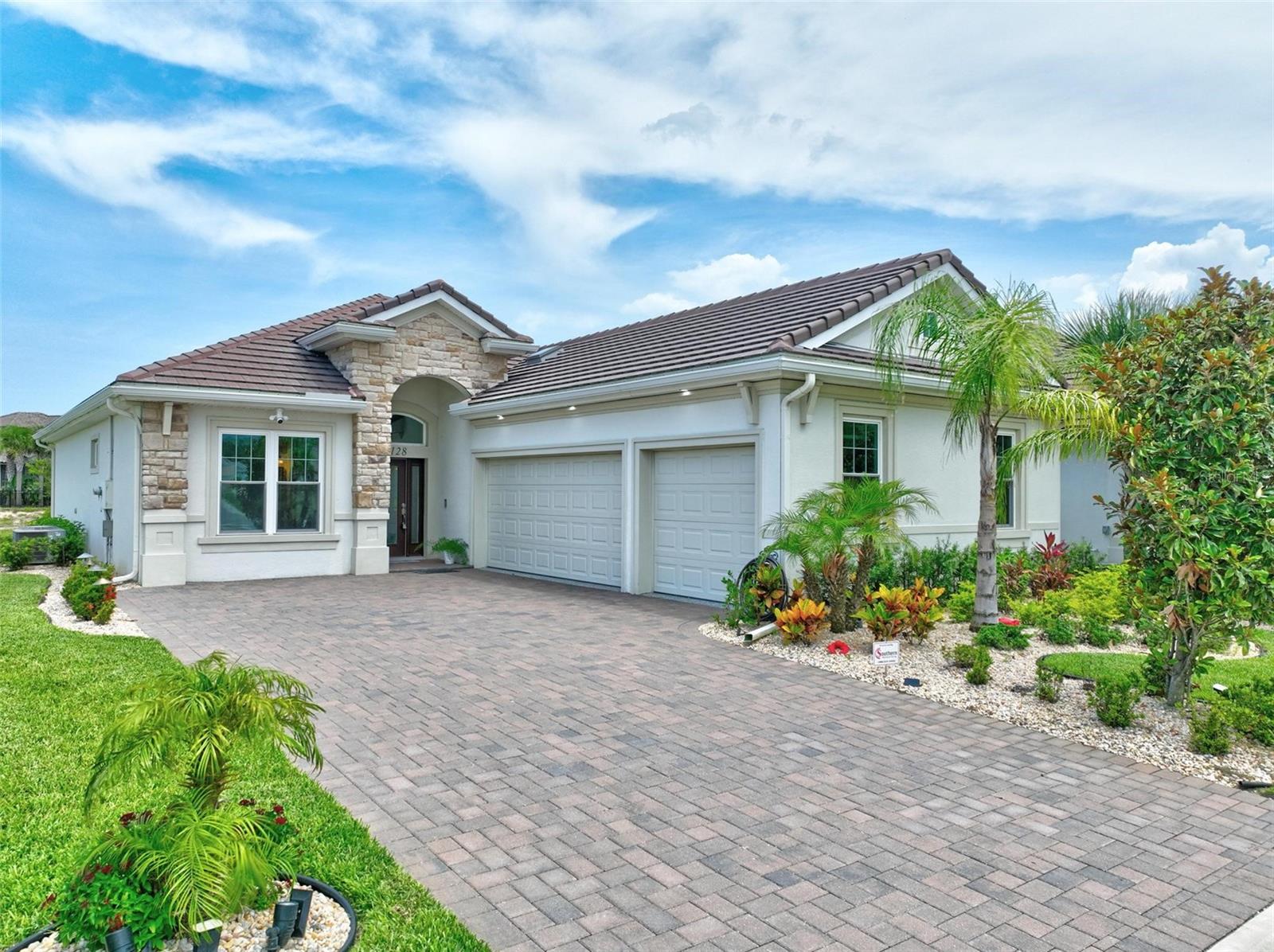 MARINA DEL PALMA - Residential Lease