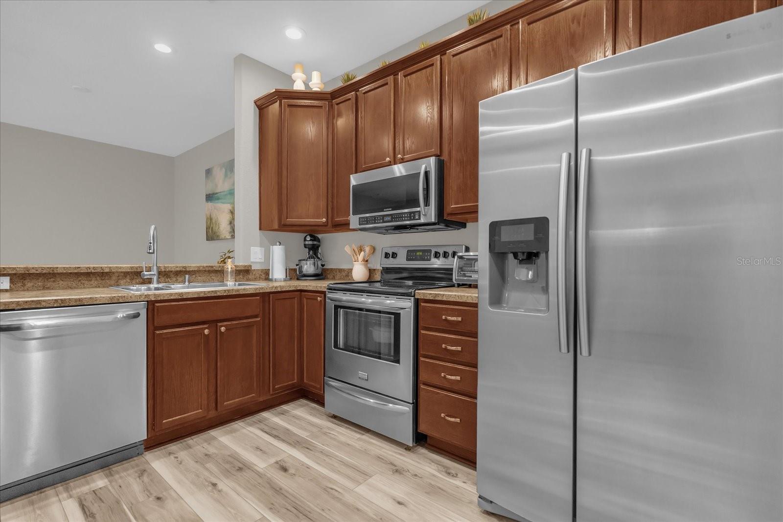 SWEETWATER RIDGE TWNHMS AT MAGNOLIA POINTE PH - Residential