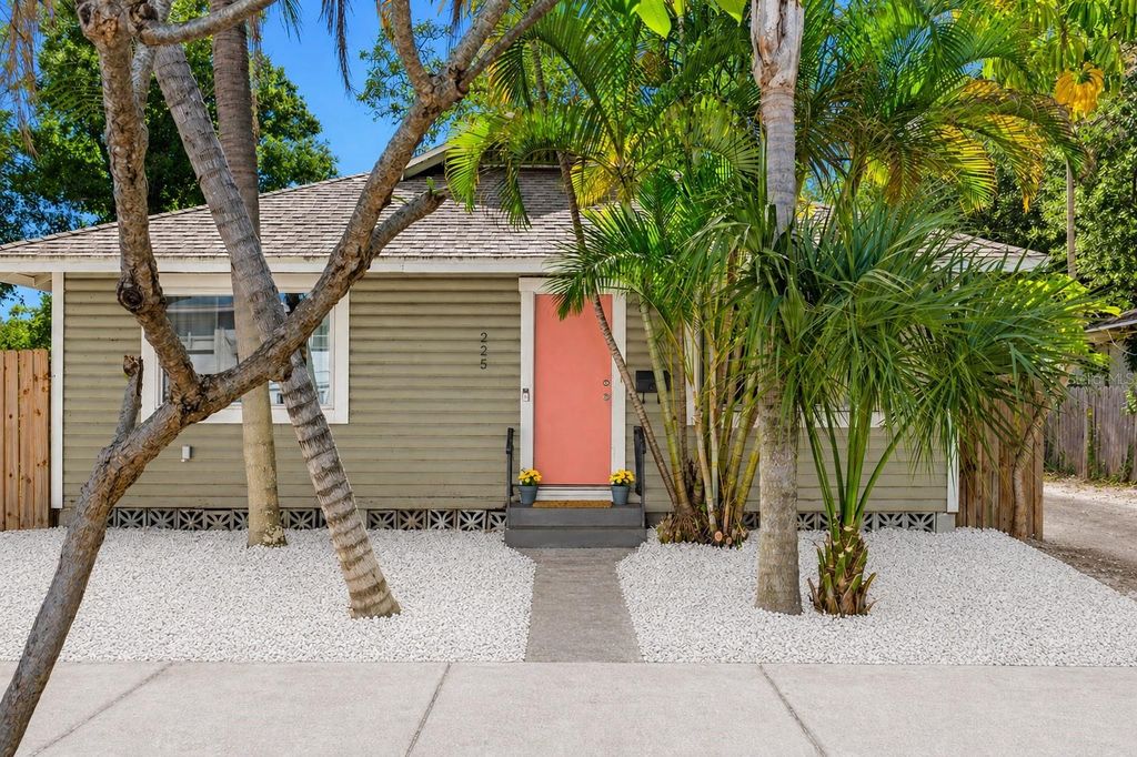 Photo of 225 35th Street S, St Petersburg, FL 33711 (MLS # TB8500163)