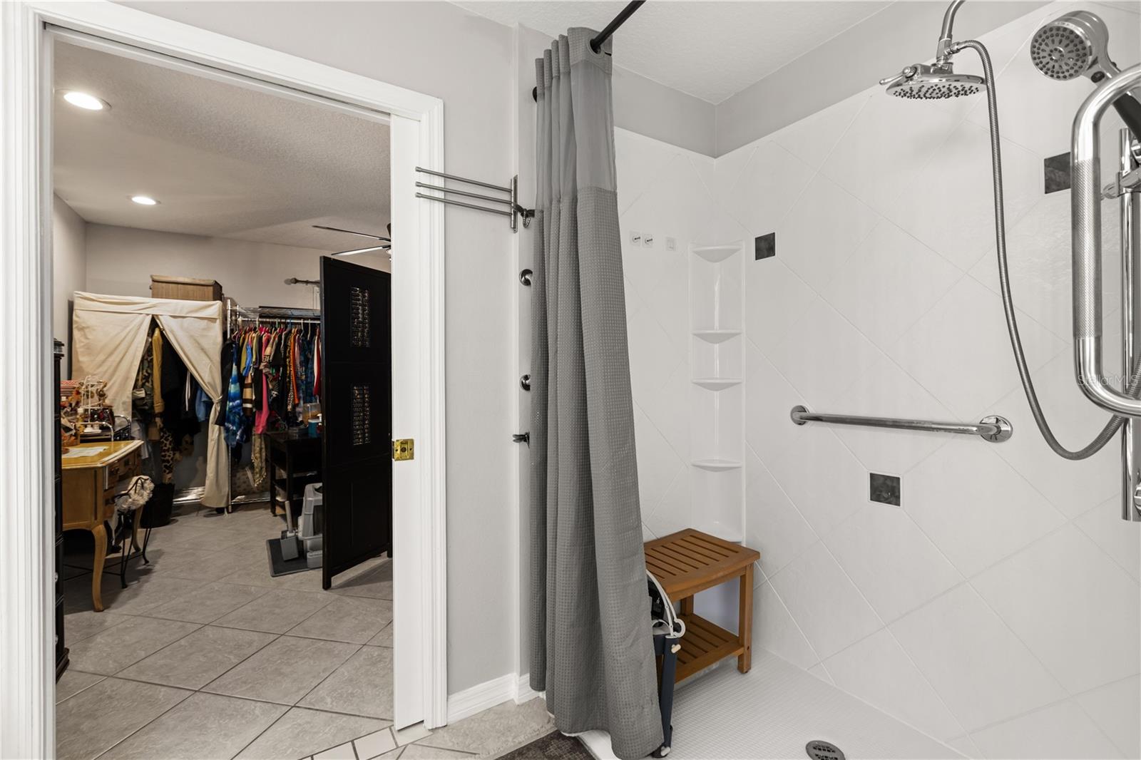 KINGS PENINSULA - Residential