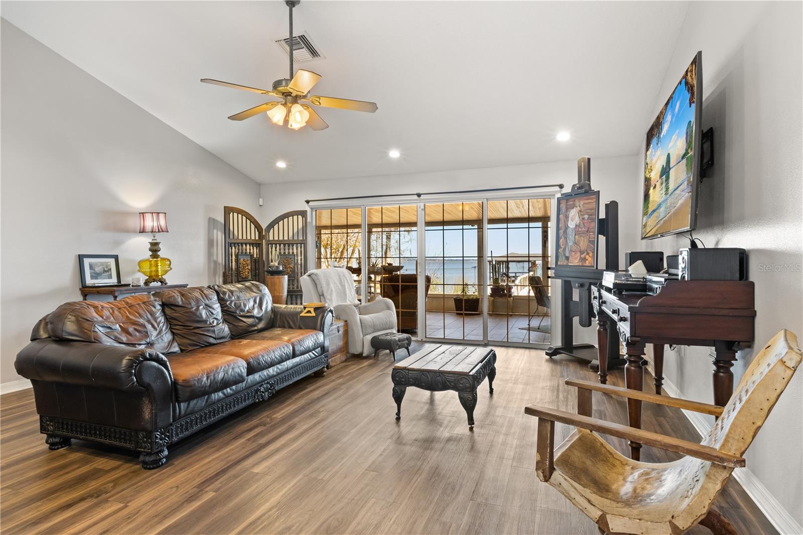 KINGS PENINSULA - Residential