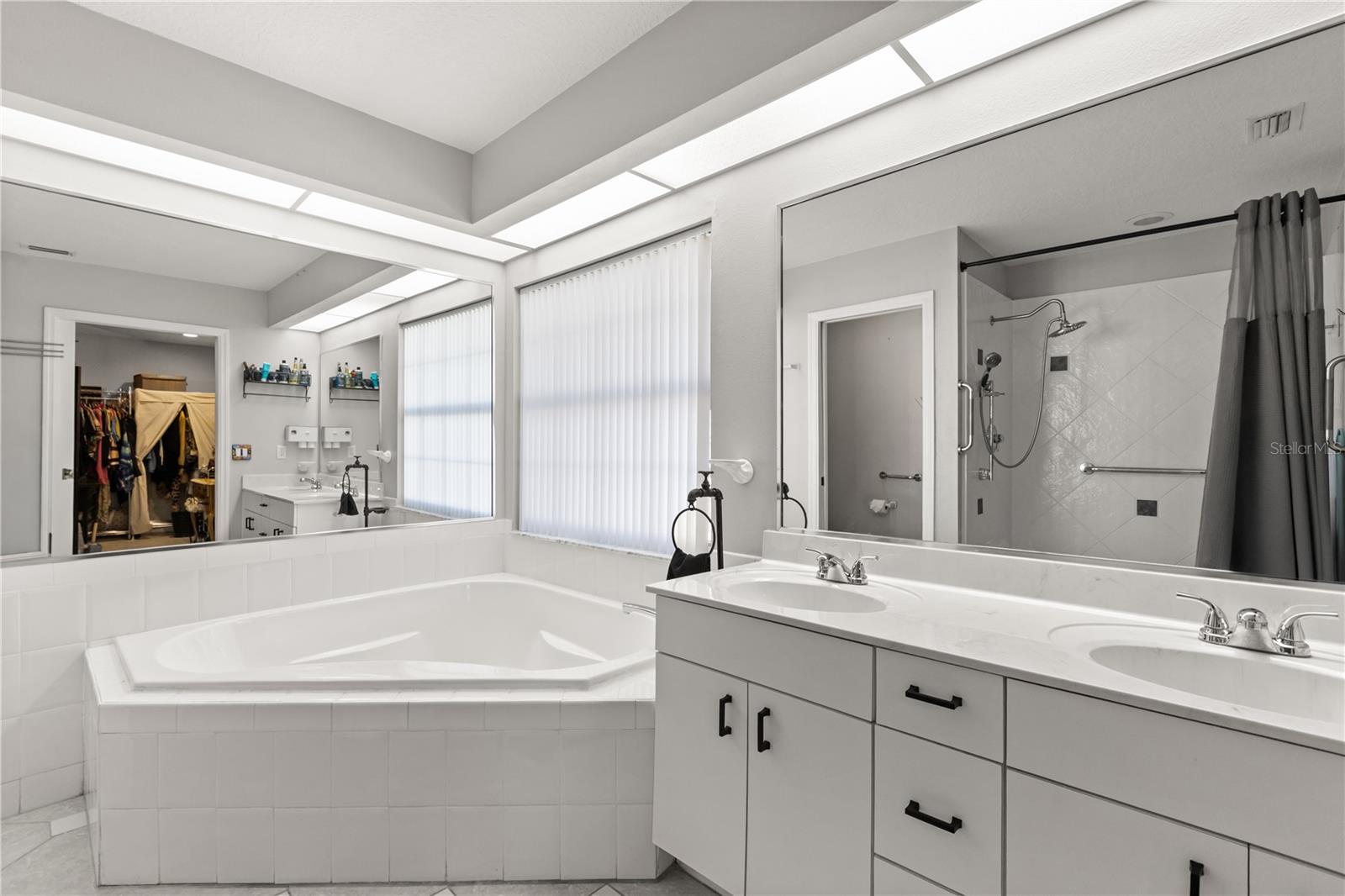 KINGS PENINSULA - Residential