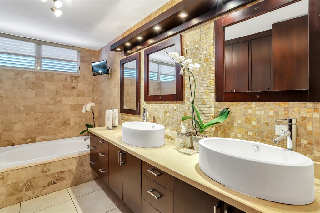 SABANERA DE DORADO - Residential