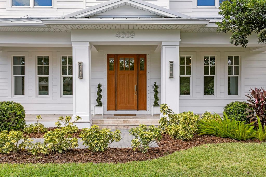 Photo of 4309 W Beachway Drive, Tampa, FL 33609 (MLS # TB8427772)