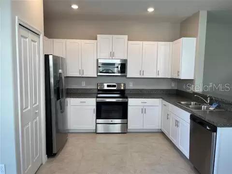 MEADOW POINTE 4 PRCL N TWNHMS H - Residential