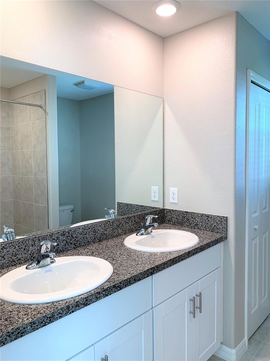 TOUCHSTONE PH 4 - Residential Lease