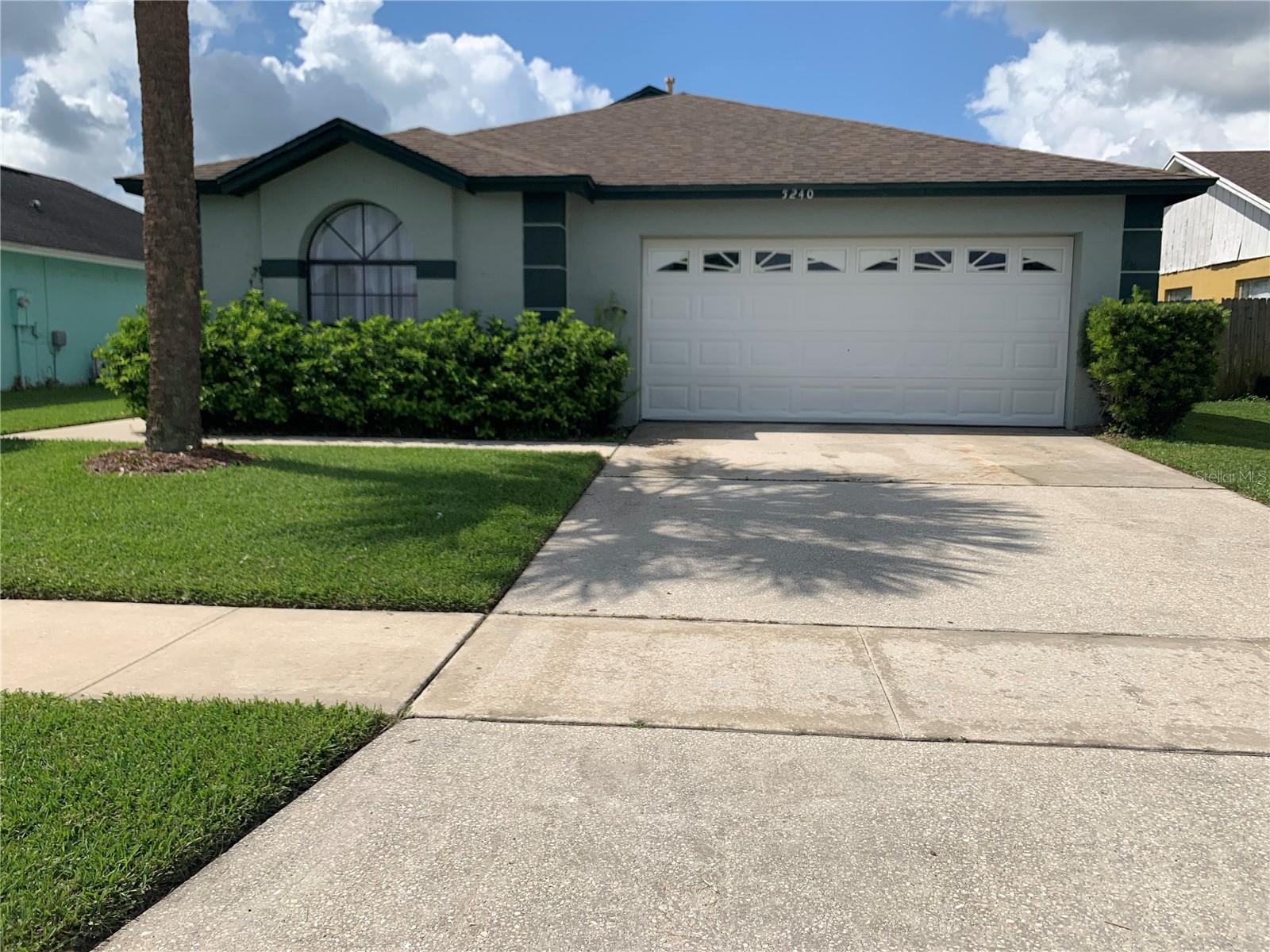 Looking for a Beautiful, fully furnished Home in Kissimmee, Now is your opportunity!!!!!
2 Bedrooms, and 2 Bathrooms, perfect for your Family, quiet neighborhood, private pool, fully furnished, the perfect location, close to everything you need, supermarkets, farmacies, restaurants and all major highways.
DON'T WAST TIME, MAKE SHOWING TODAY!!!