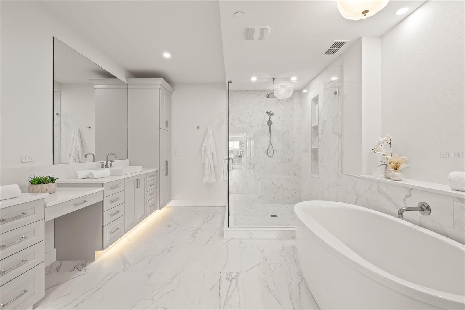 QUIET COVE CONDOMINIUM - Residential