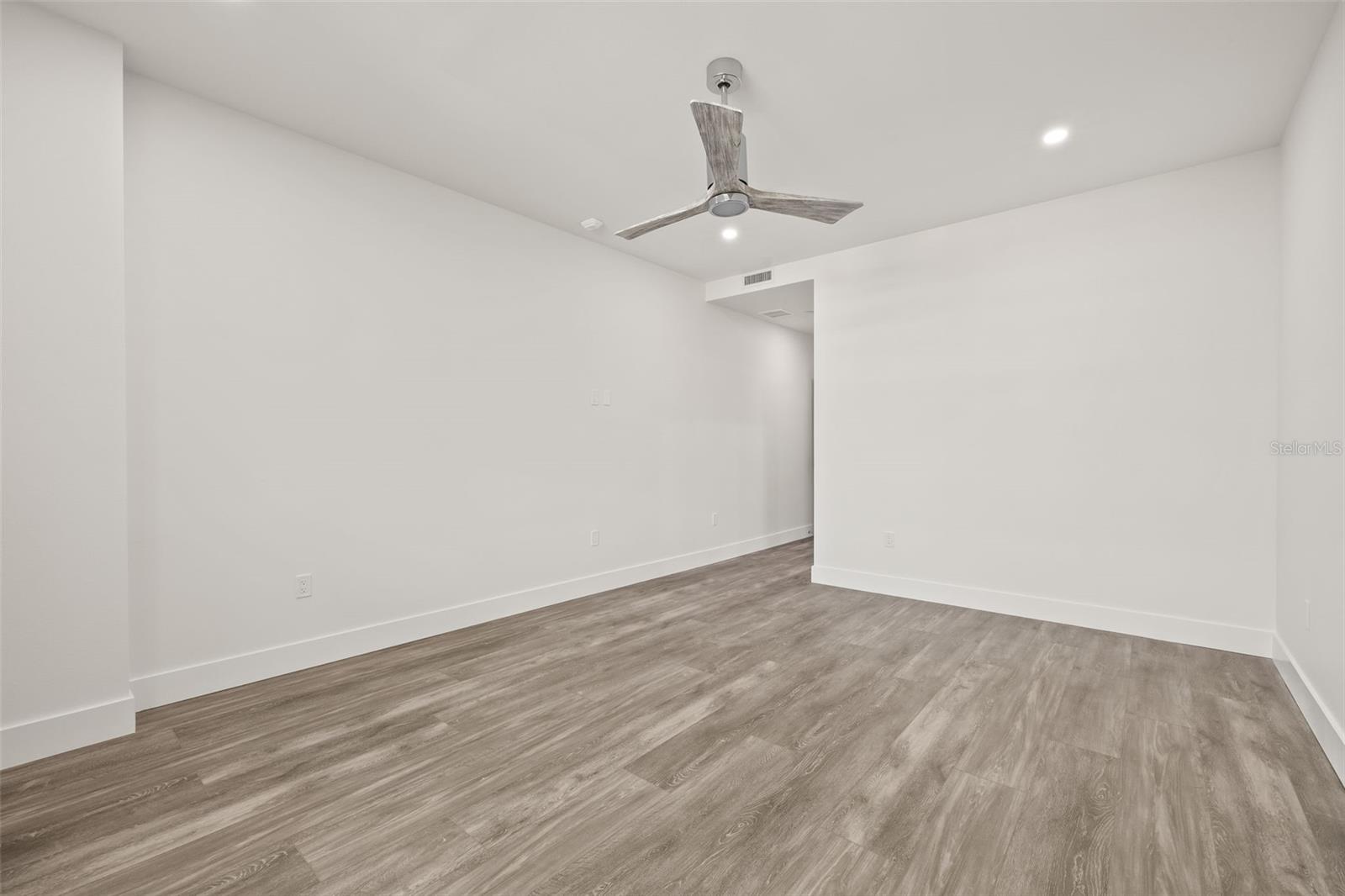 QUIET COVE CONDOMINIUM - Residential