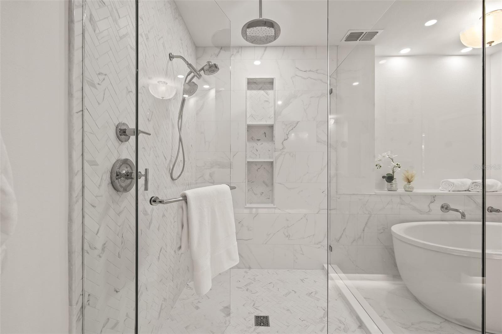 QUIET COVE CONDOMINIUM - Residential