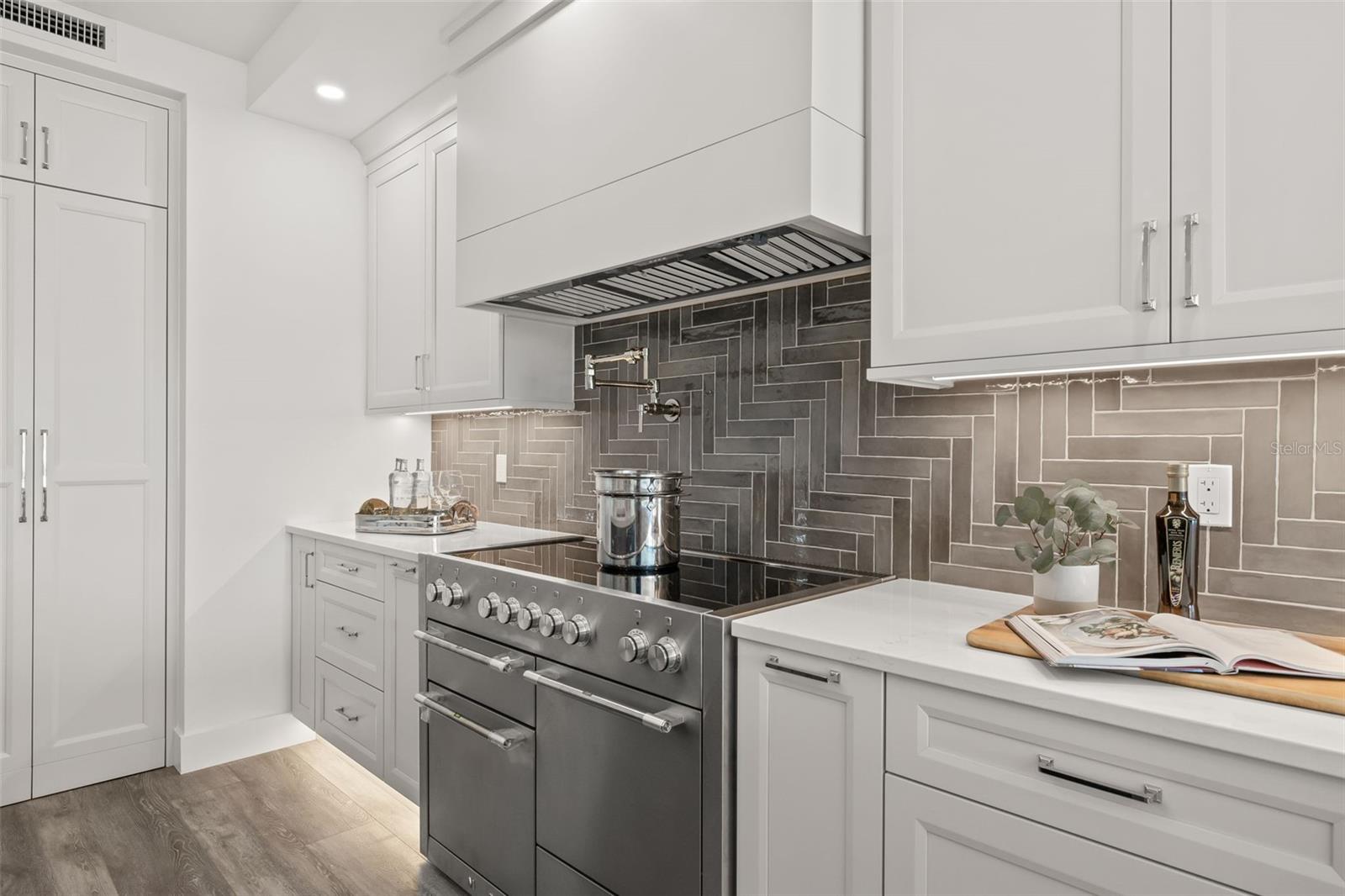 QUIET COVE CONDOMINIUM - Residential