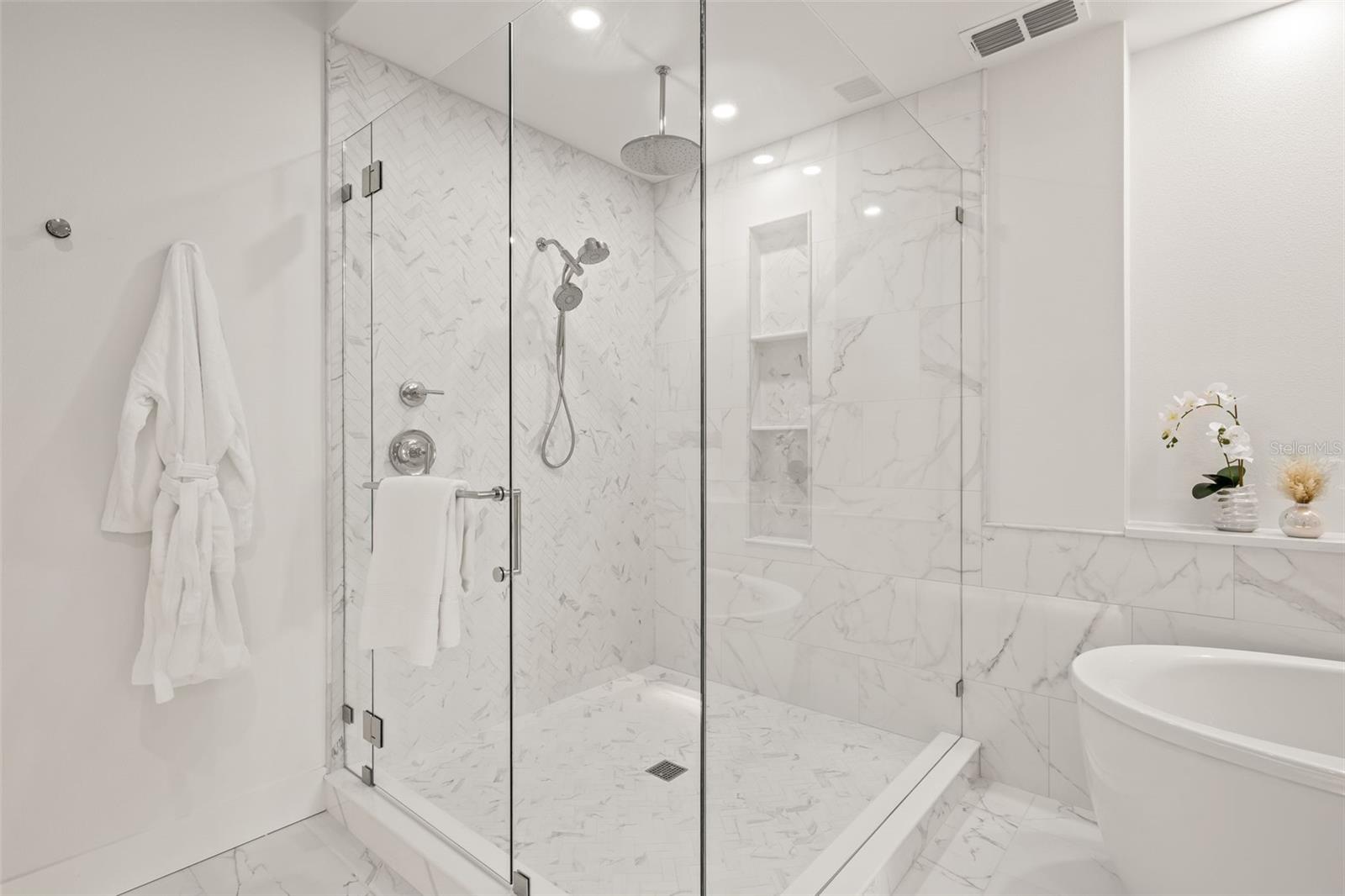 QUIET COVE CONDOMINIUM - Residential