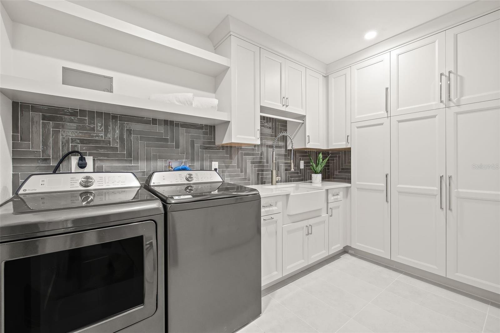 QUIET COVE CONDOMINIUM - Residential