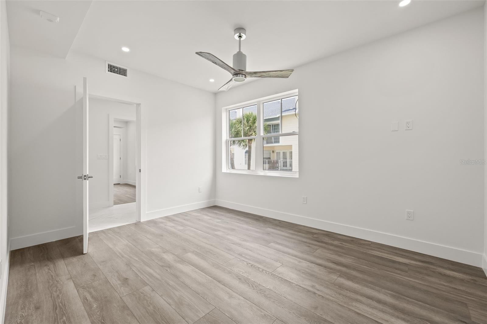 QUIET COVE CONDOMINIUM - Residential