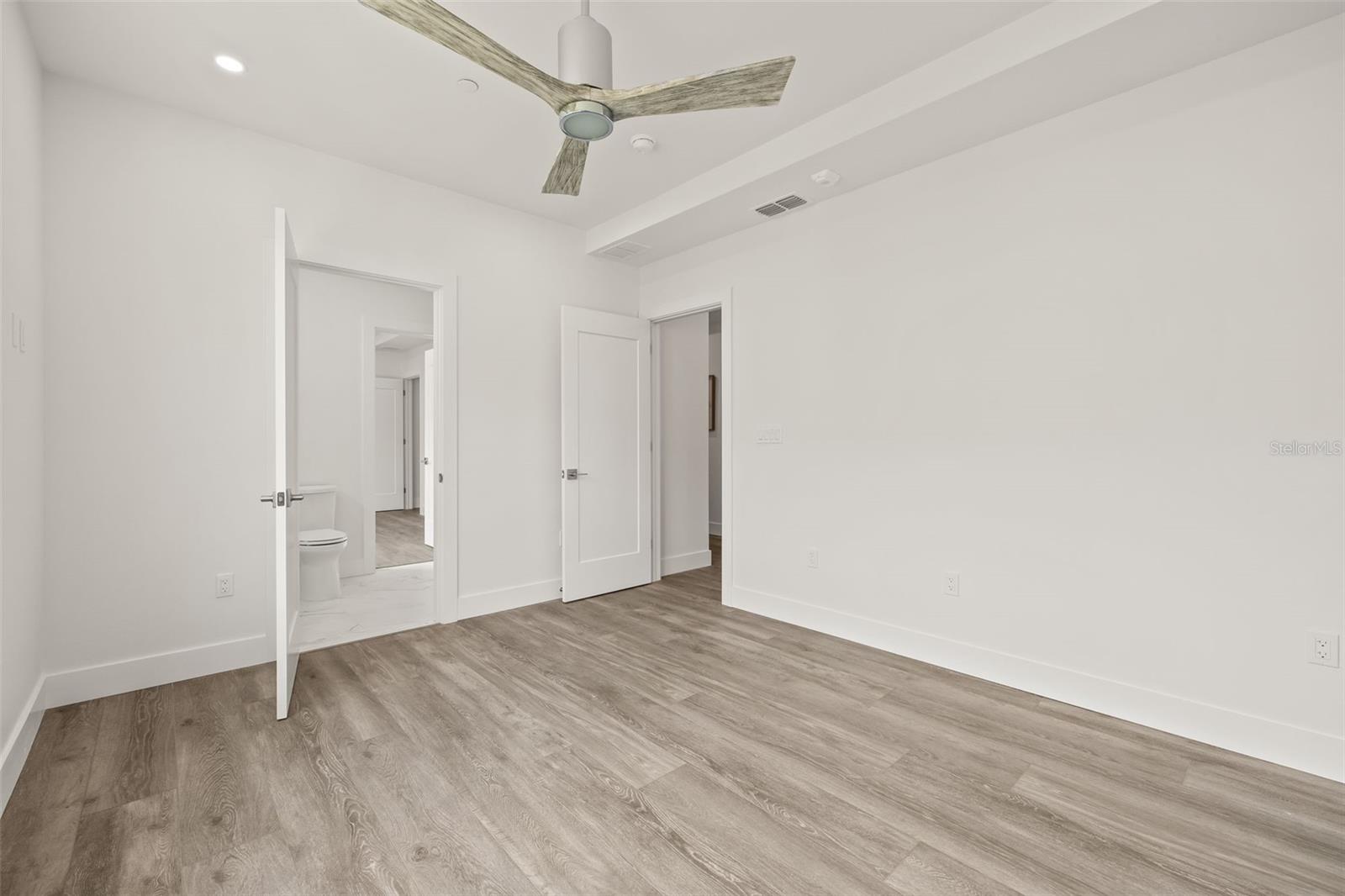 QUIET COVE CONDOMINIUM - Residential