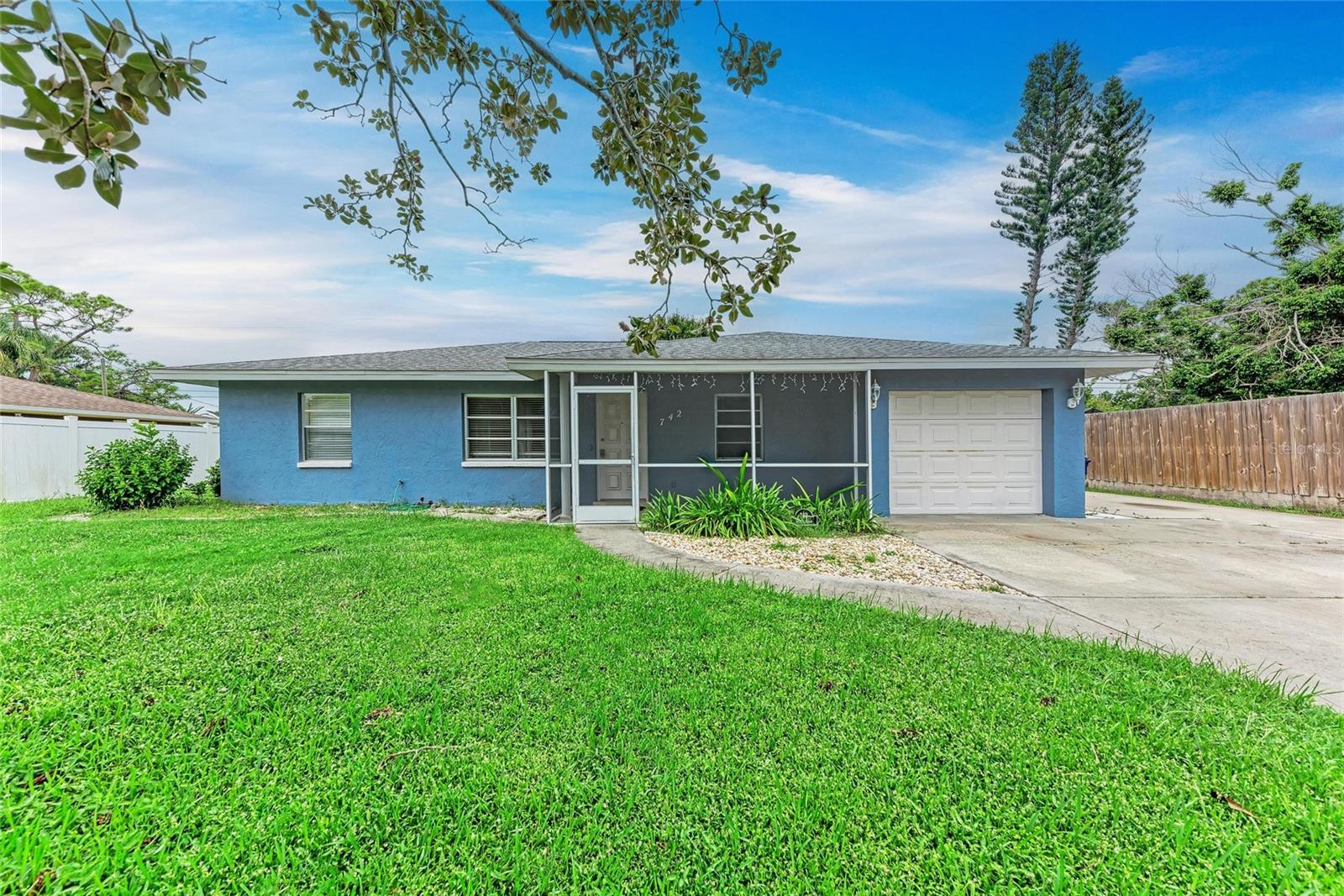 SOUTH VENICE - Residential Lease