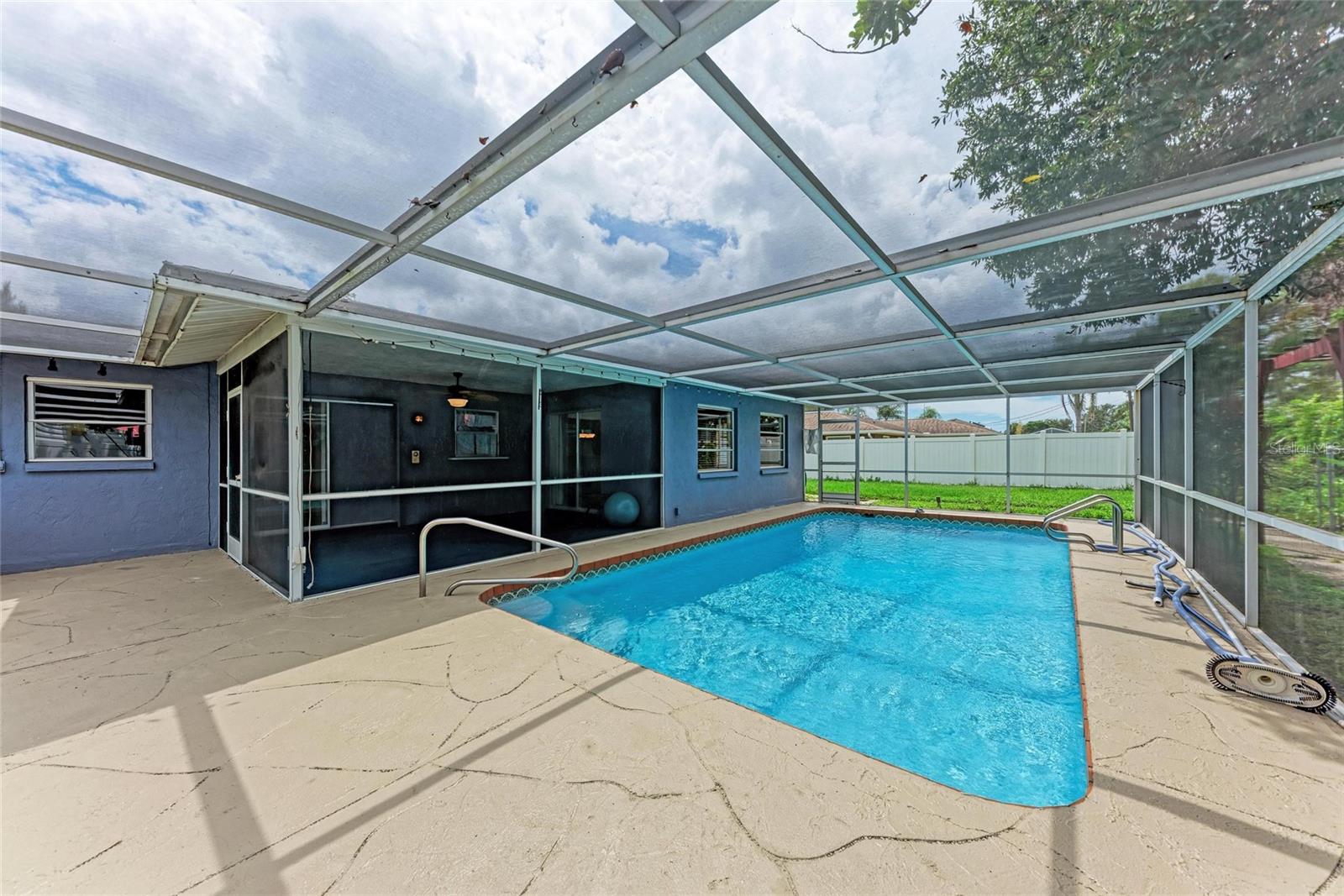 SOUTH VENICE - Residential Lease