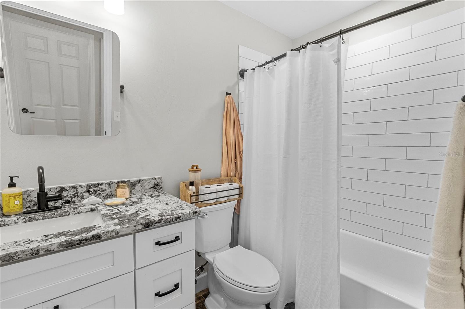 UNIVERSITY OAKS - Residential