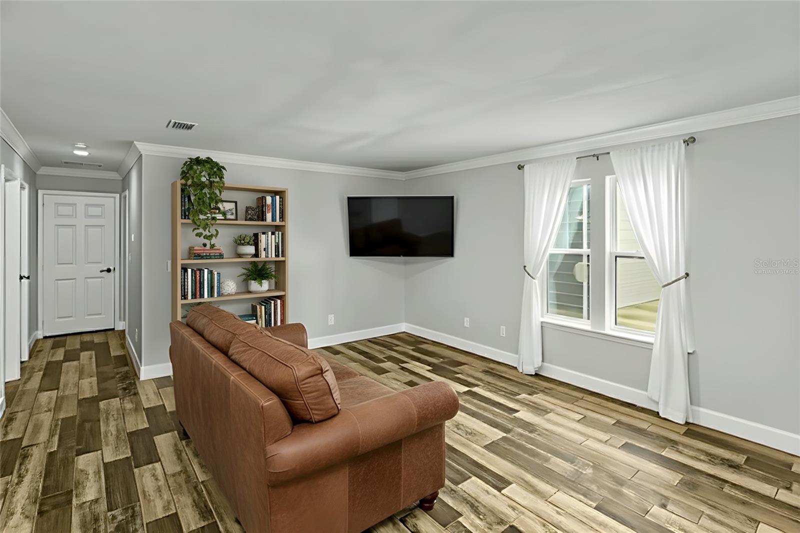 UNIVERSITY OAKS - Residential