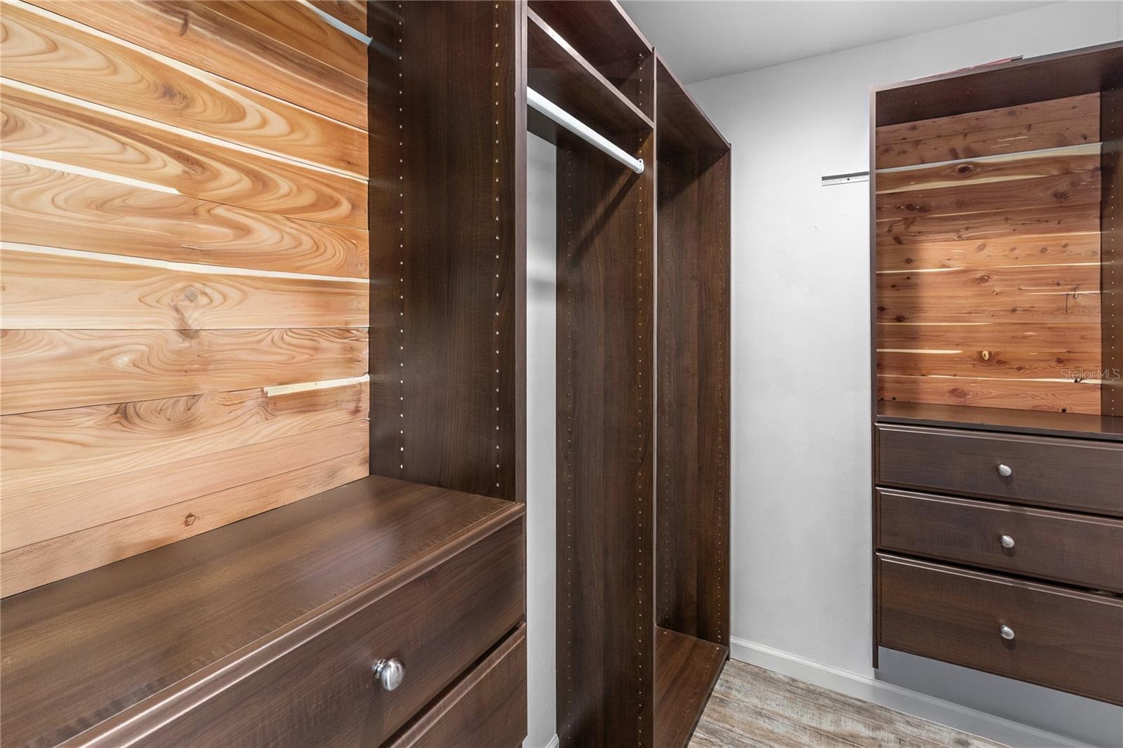 UNIVERSITY OAKS - Residential