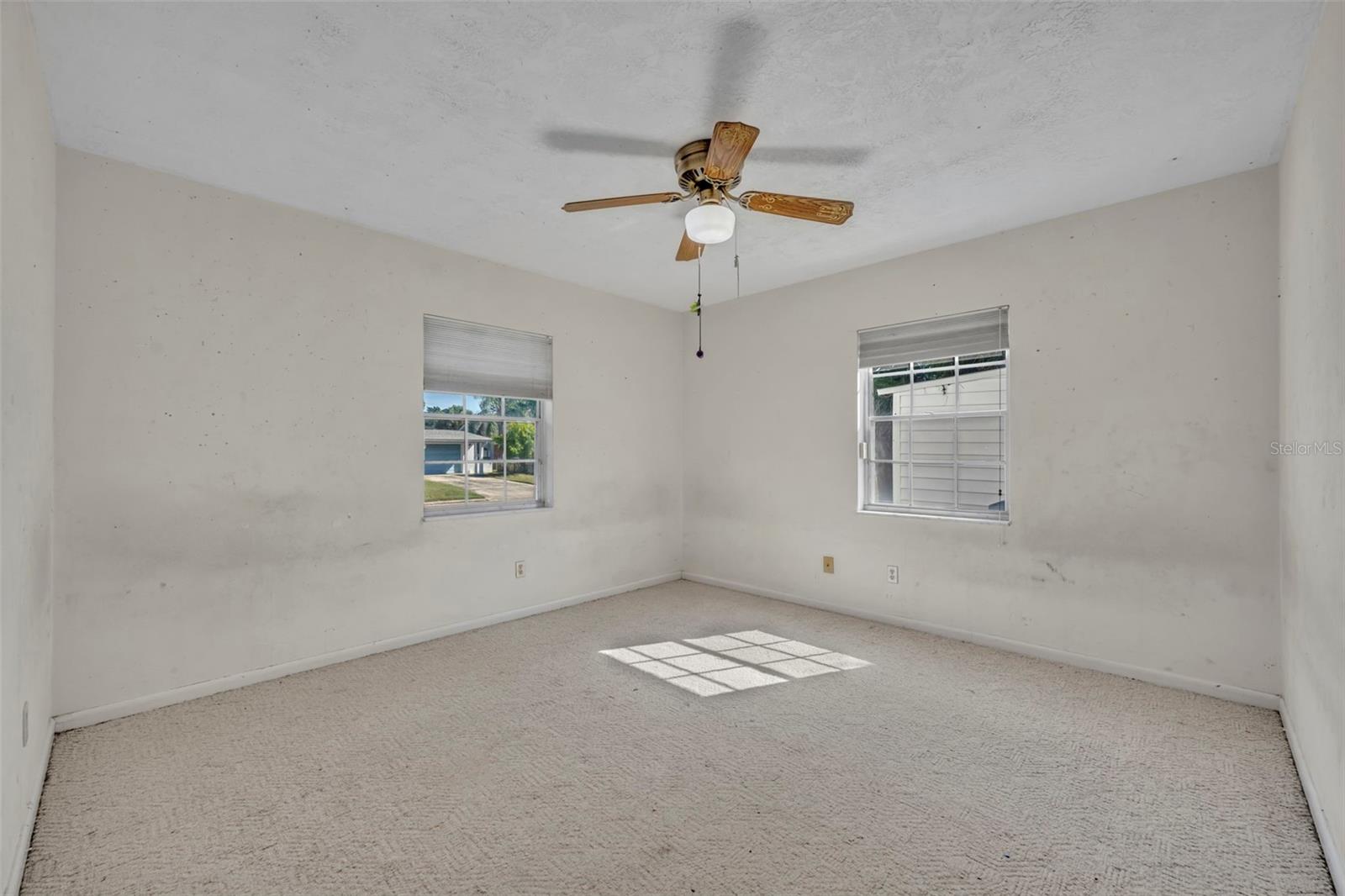 ENGLISH WOODS - Residential