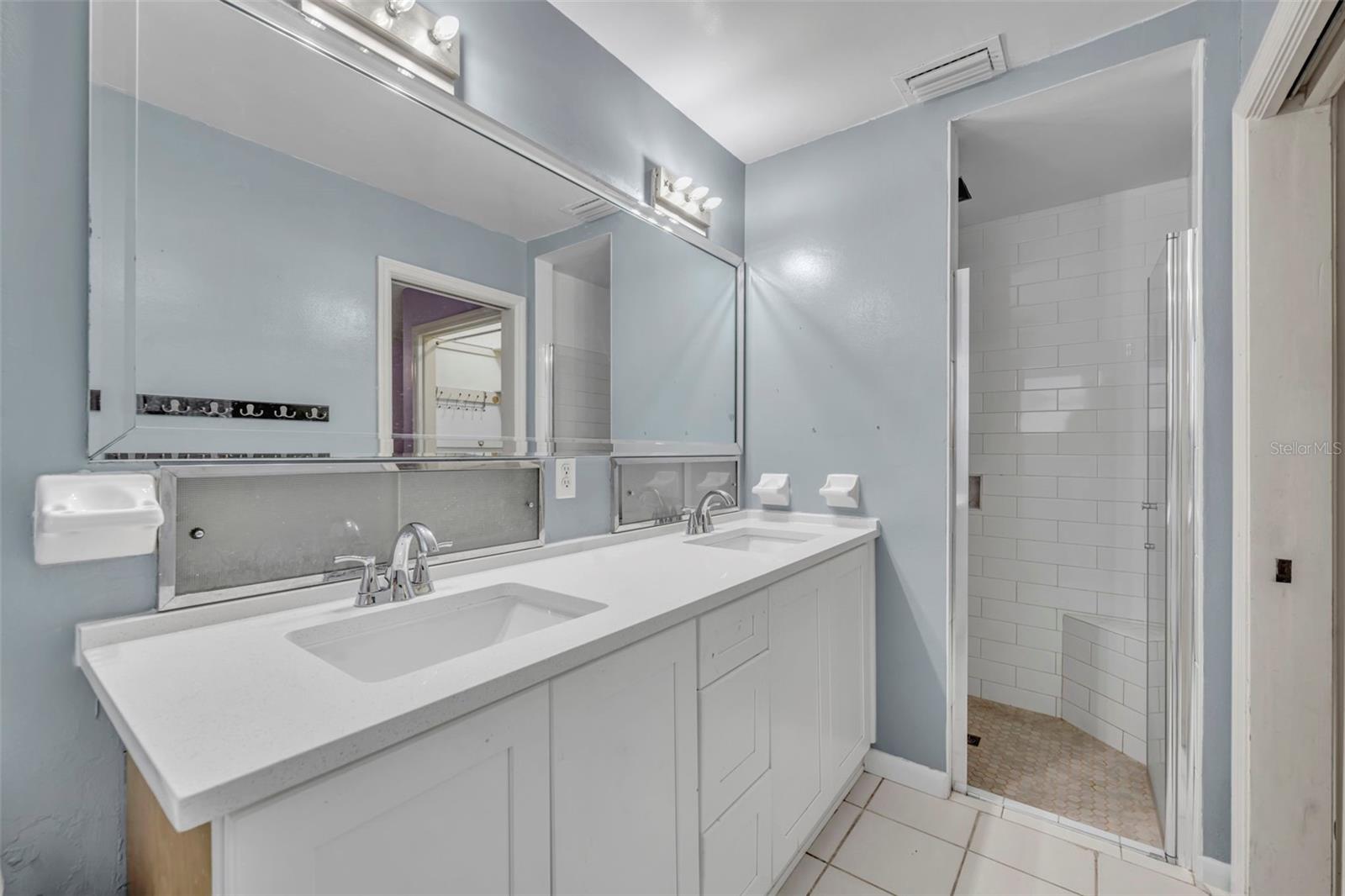 ENGLISH WOODS - Residential