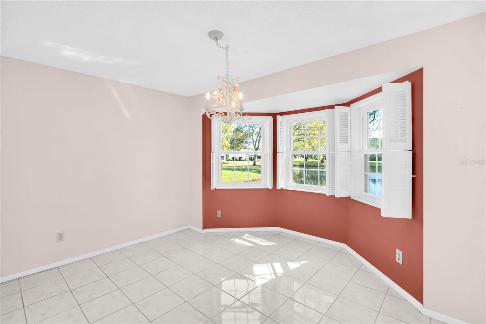 HIGHLAND LAKES SUTTON PLACE - Residential