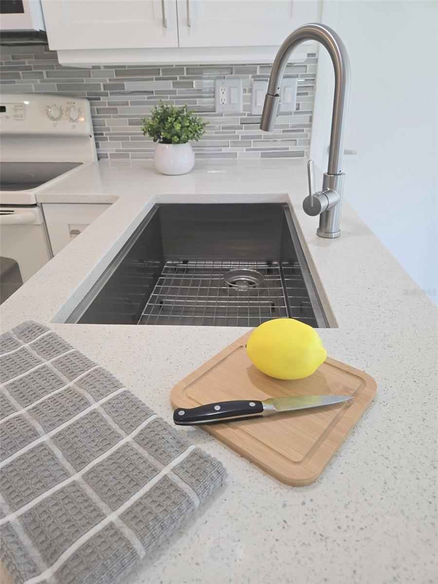 HIGHLAND LAKES SUTTON PLACE - Residential