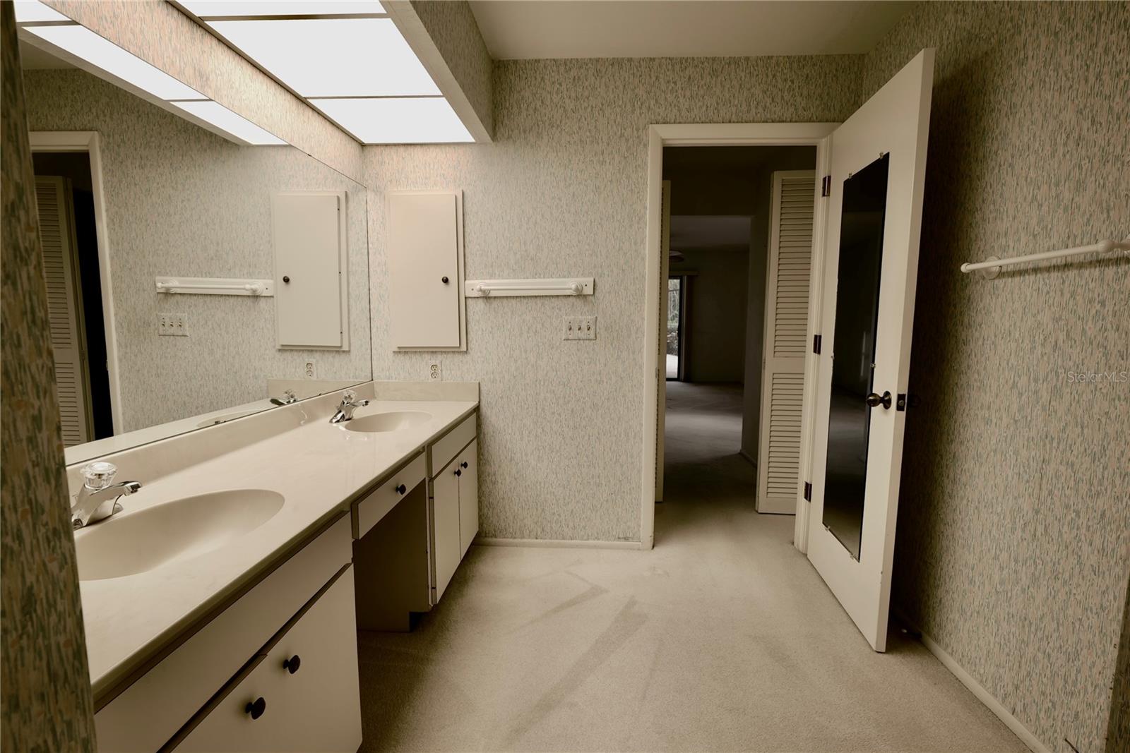 COUNTRY PLACE - Residential