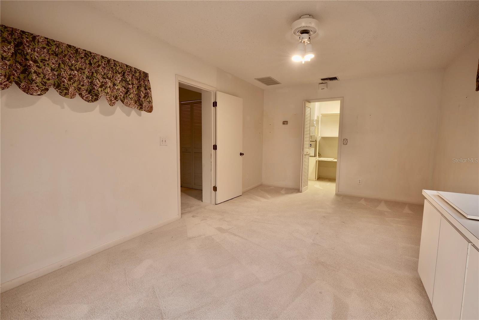 COUNTRY PLACE - Residential